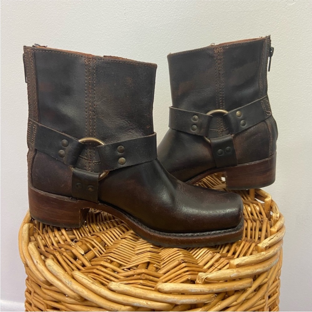 FRYE HARNESS BOOTS 7.5